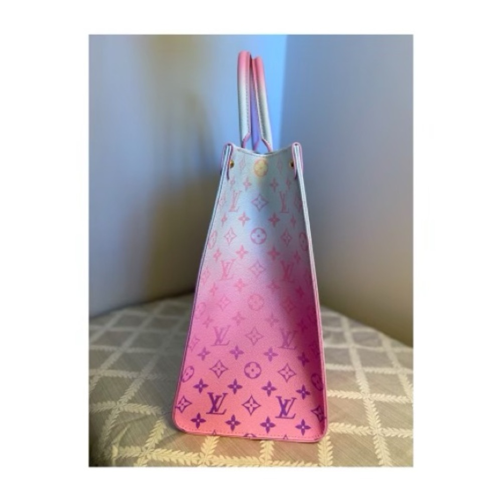 LOUIS VUITTON ONTHEGO GM IN SUNRISE PASTEL - Picture 5 of 10